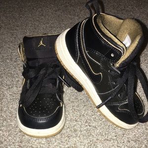 SOLD - Nike Air Jordan 1 Mid (Toddler)